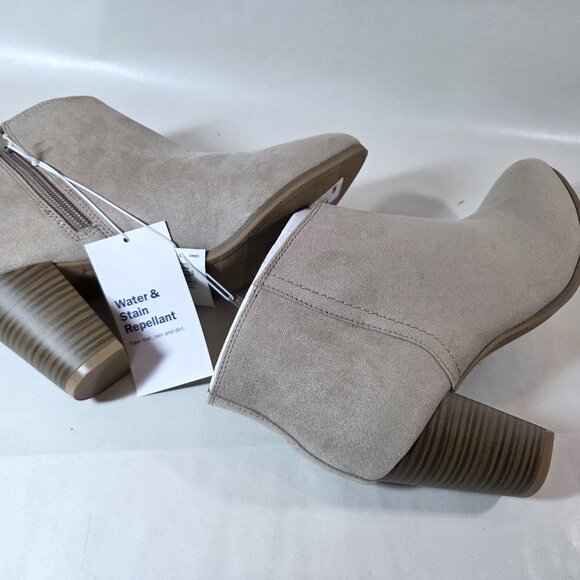 NWT Old Navy Beige Faux Suede Heeled Booties Size 8 - Picture 4 of 5